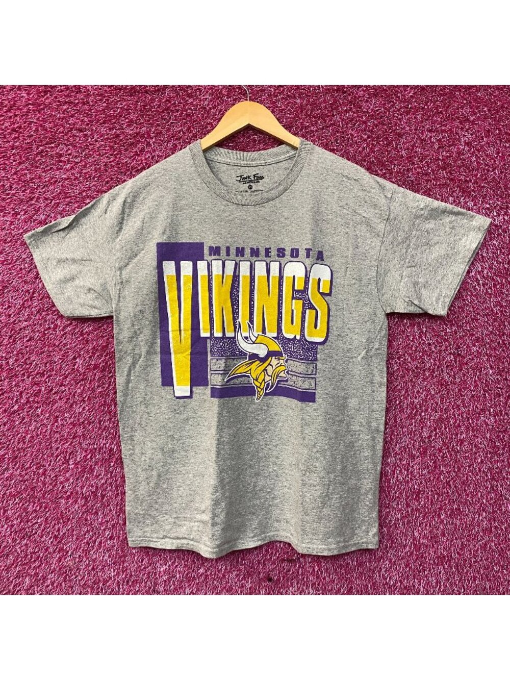 Junk Food Minnesota Vikings Logo Complete T-Shirt Medium
